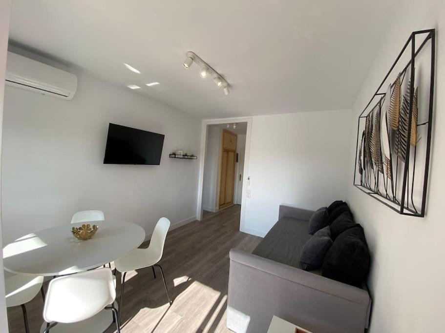 TV and multimedia, Living room, Dining area