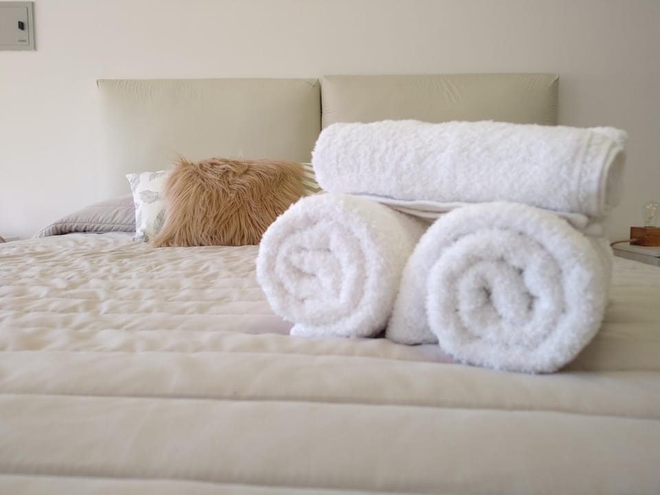 Bedroom, towels
