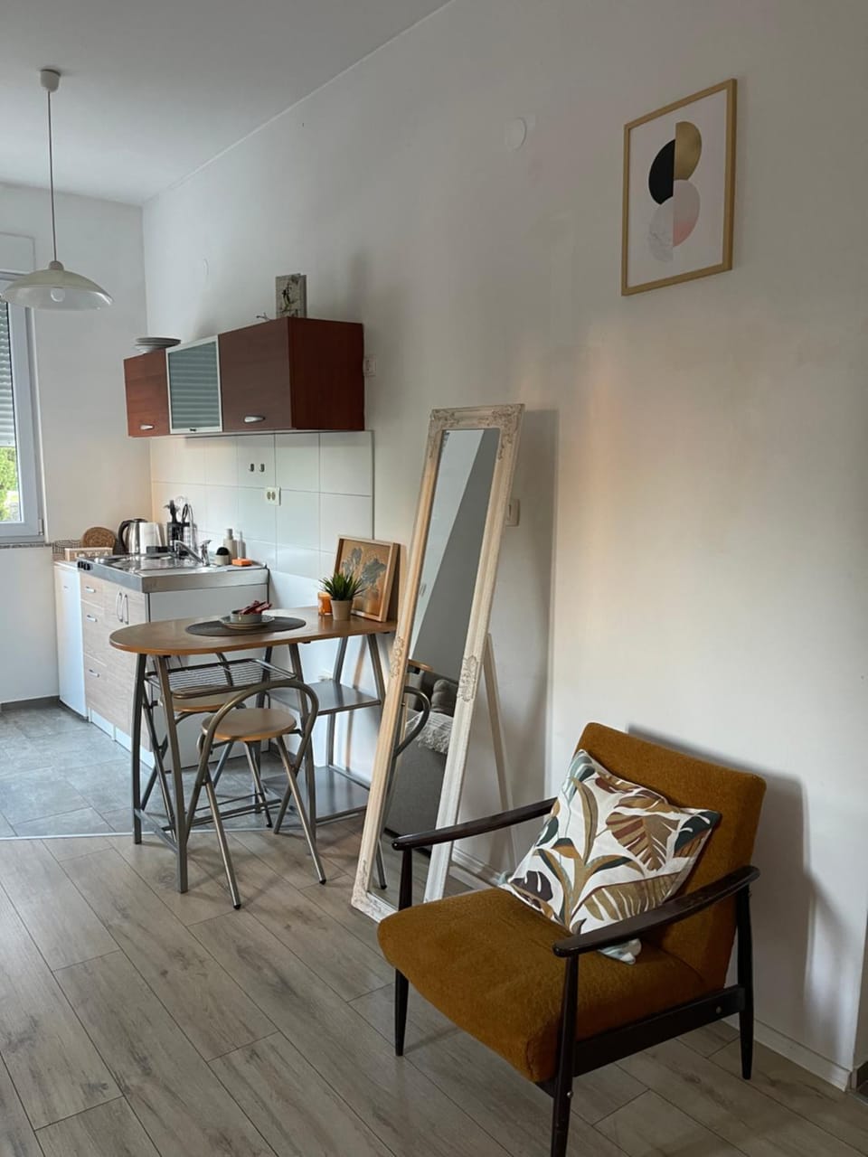 Kitchen or kitchenette, Seating area