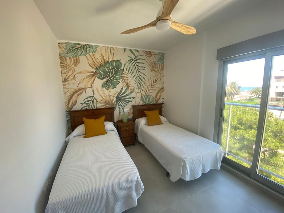 Bed, Bedroom, fireplace