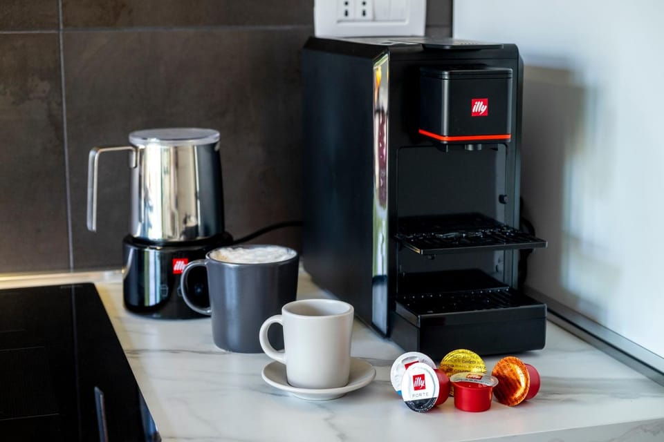 Coffee/tea facilities, Kitchen or kitchenette, Internal: Not applicable to any particular room