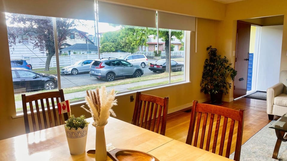 Living room, Dining area, Parking