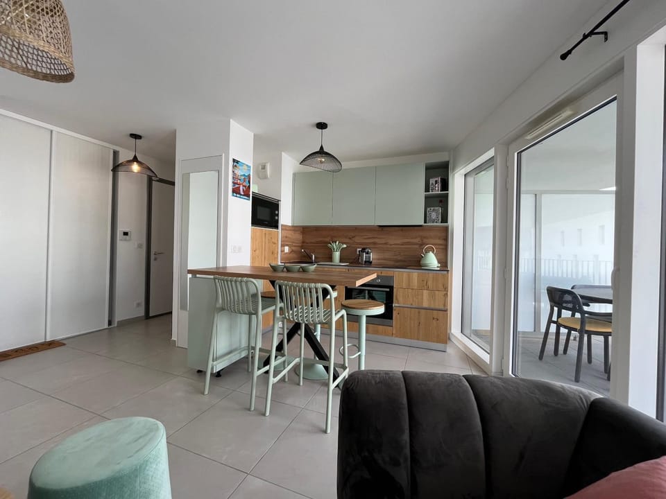 Living room, Dining area, minibar, pet friendly, stove