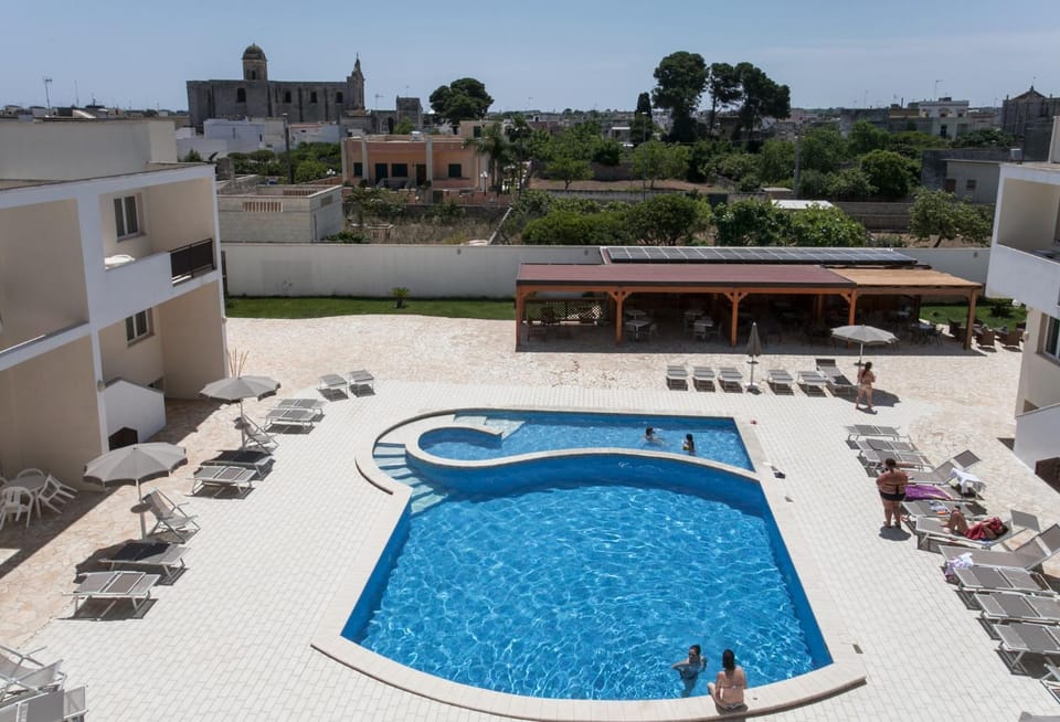 Swimming pool, Swimming pool