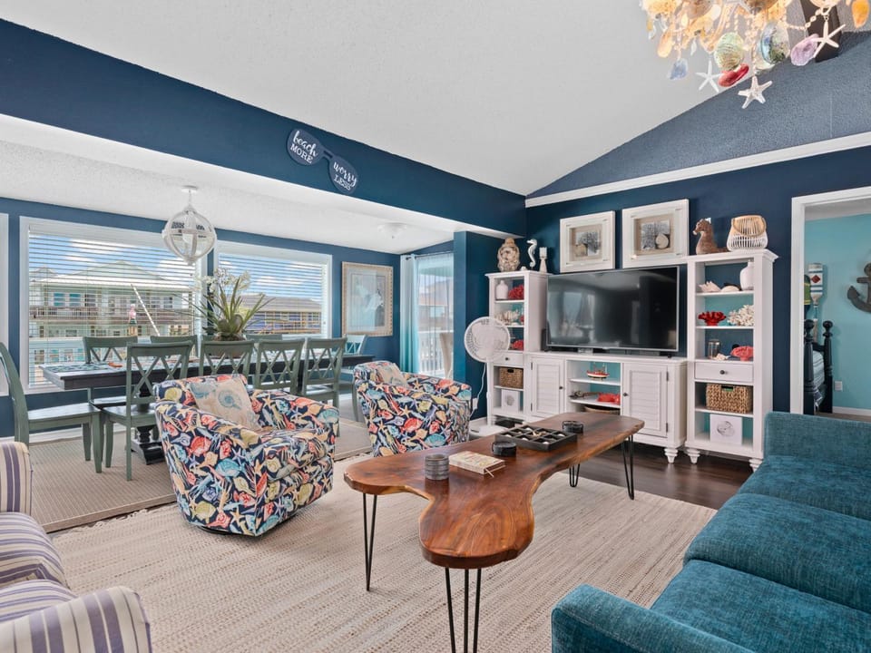 TV and multimedia, Balcony/Terrace, Living room, Seating area, Dining area, furniture, wardrobe