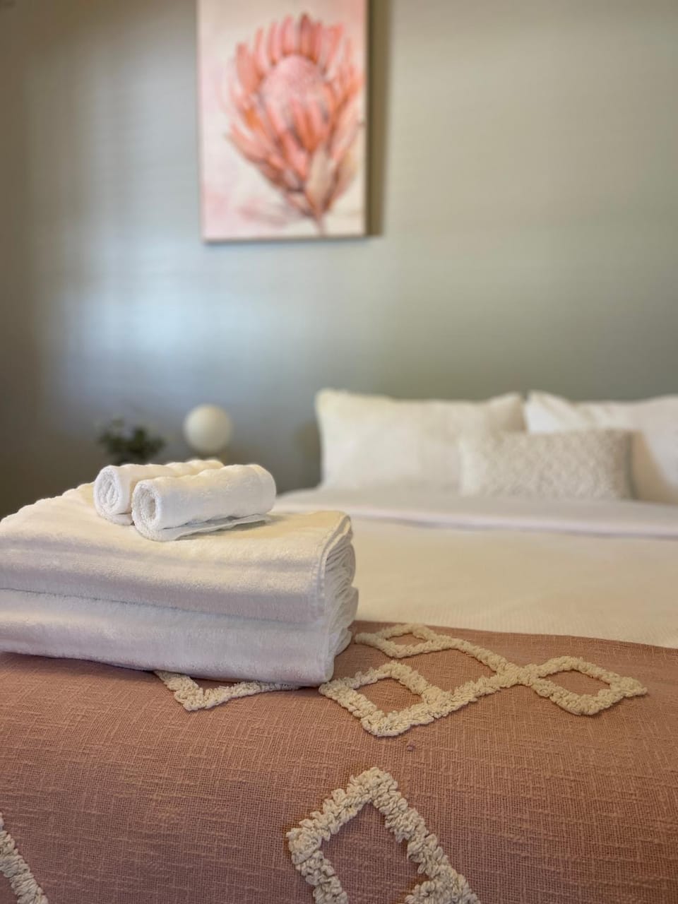 Bed, Bedroom, towels