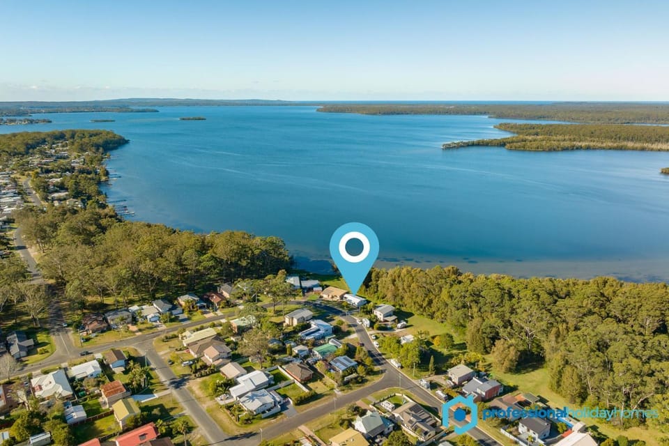 Reflections Pet Friendly Waterfront House in Saint Georges Basin