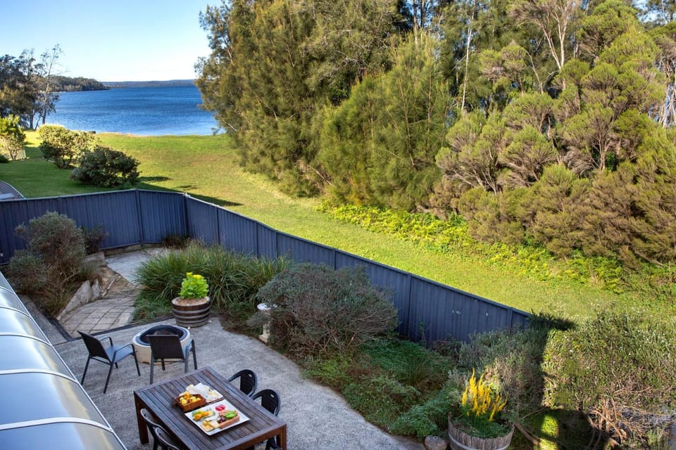 Reflections Pet Friendly Waterfront House in Saint Georges Basin