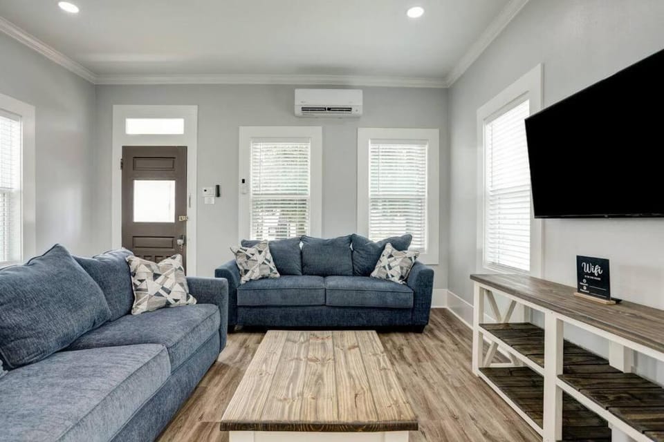Renovated Beach Bungalow! House in Texas City