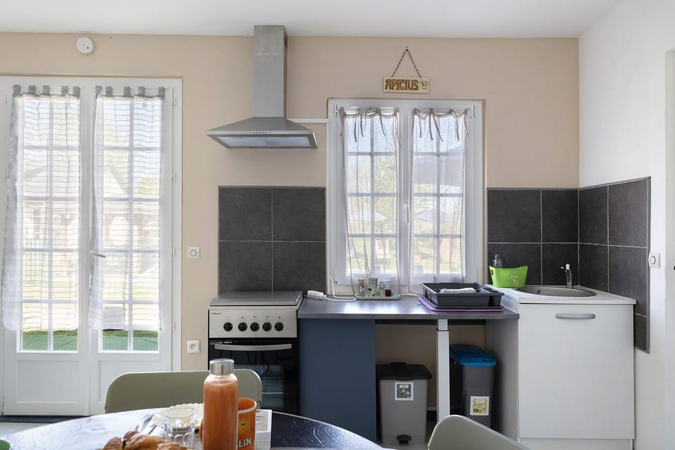 Property building, Kitchen or kitchenette, Living room