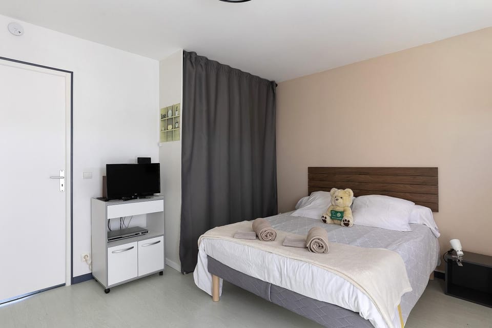 Living room, Bedroom