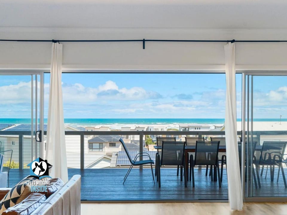 Natural landscape, Balcony/Terrace, Seating area, Dining area, Sea view