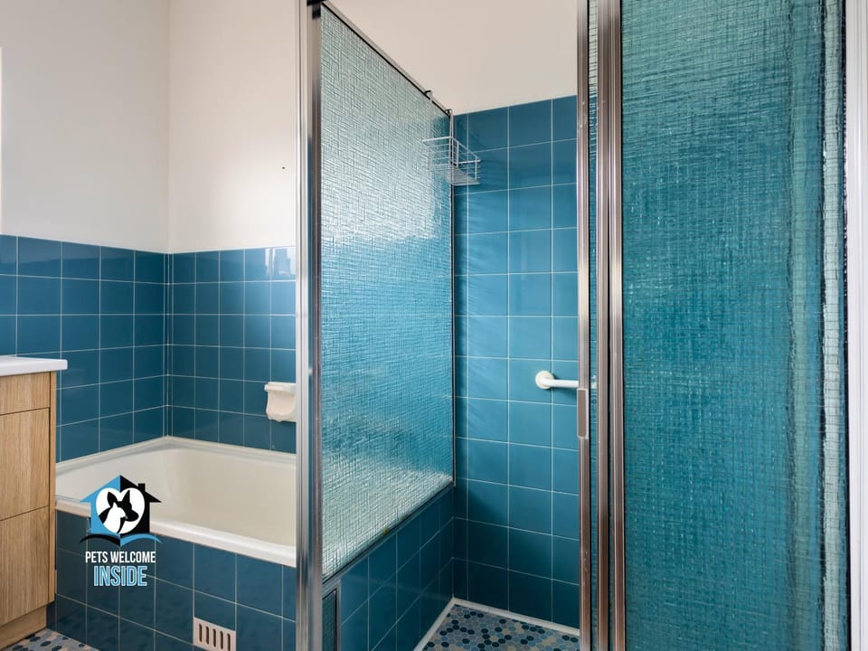 Shower, Toilet, Bathroom, Bath, towels