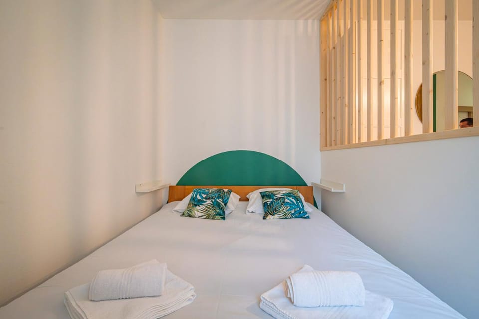 Bed, Photo of the whole room