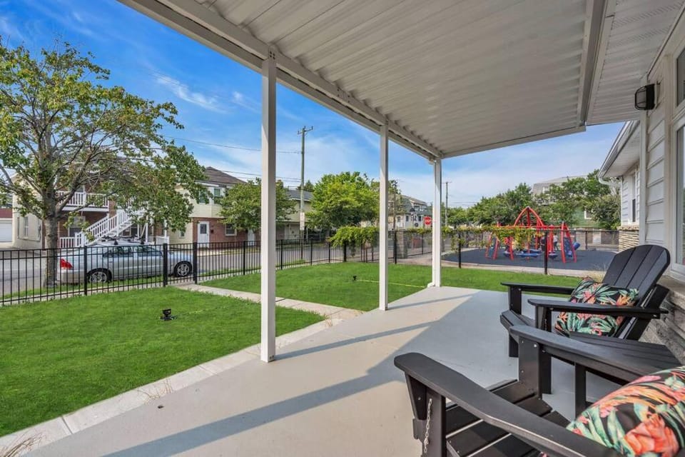 Property building, Patio, Children play ground, View (from property/room), Balcony/Terrace, Seating area, Street view