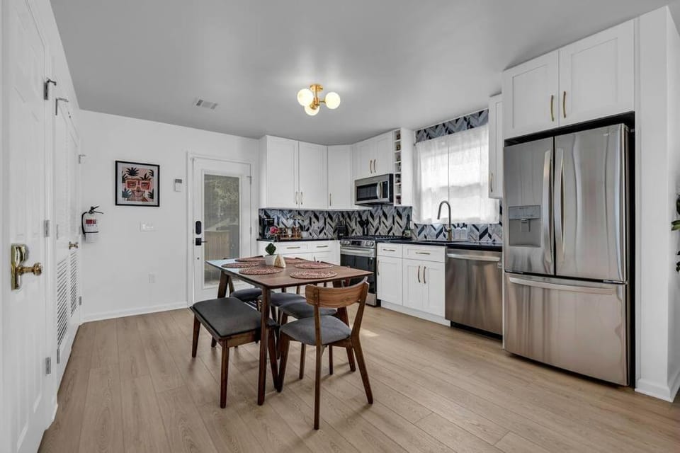 Kitchen or kitchenette, Dining area, dishwasher, oven, stove