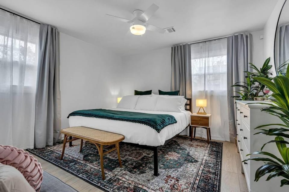 Bed, Photo of the whole room, Bedroom