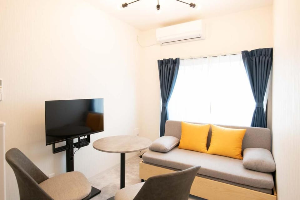 TV and multimedia, Living room, Seating area, air conditioner