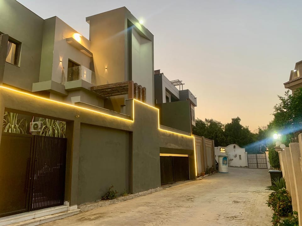 Iconic villa Five stars 2minitues from Gem and Pyramids Villa in Egypt