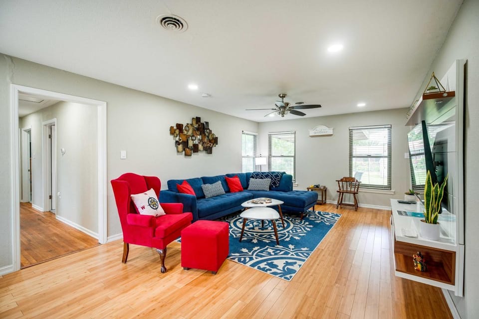 Spacious Yard: Pet-Friendly Home in San Antonio! House in San Antonio
