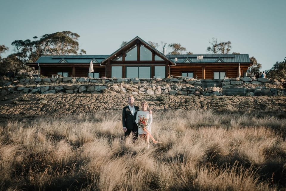 The Log House - Jindabyne Country House in Jindabyne