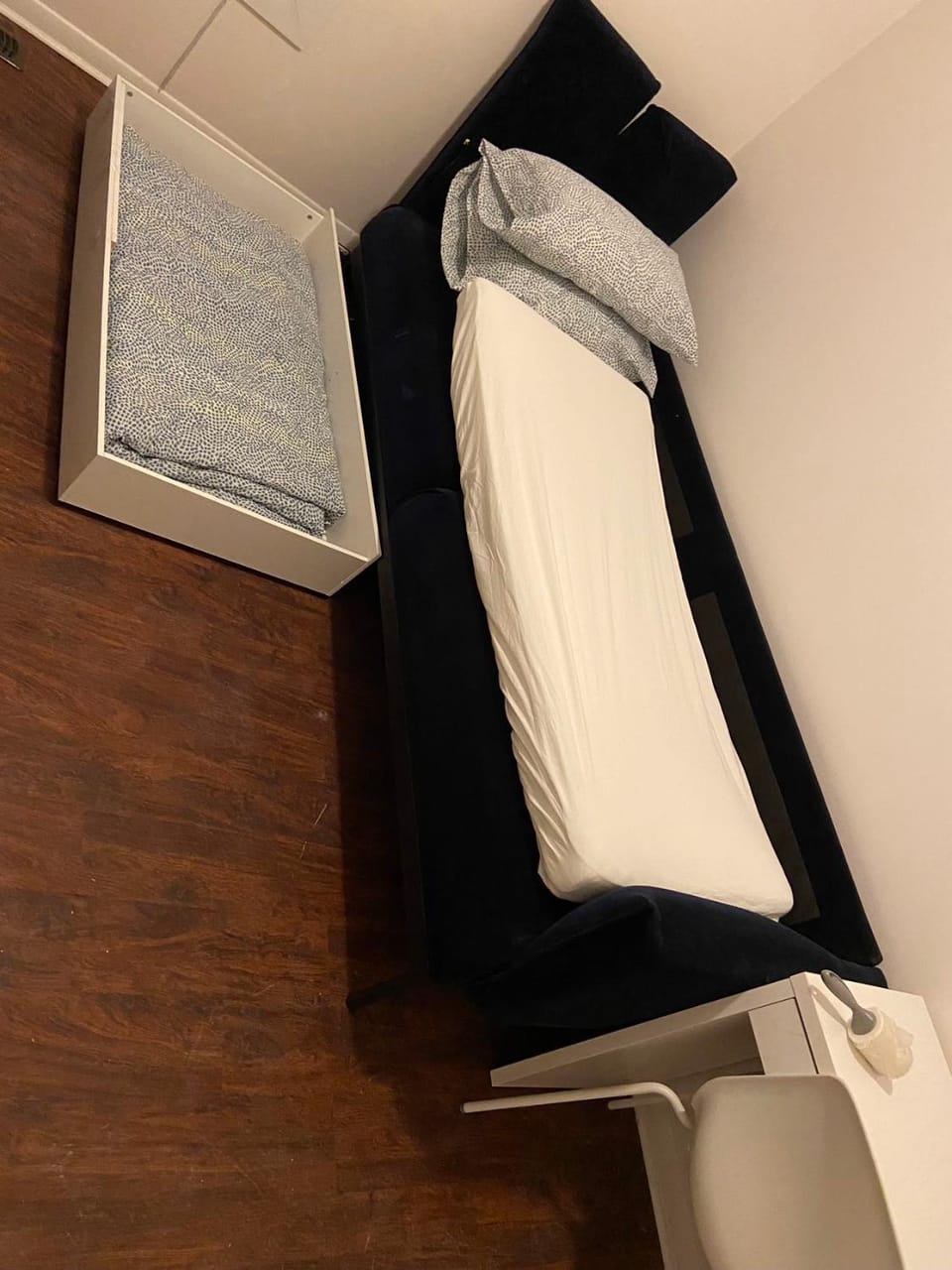 BUDGET Triple Room with En Suite Bathroom 36A Bed and Breakfast in Toronto