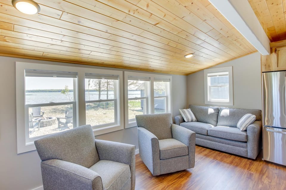 Baileys Harbor Waterfront Vacation Rental w/ Grill House in Door County
