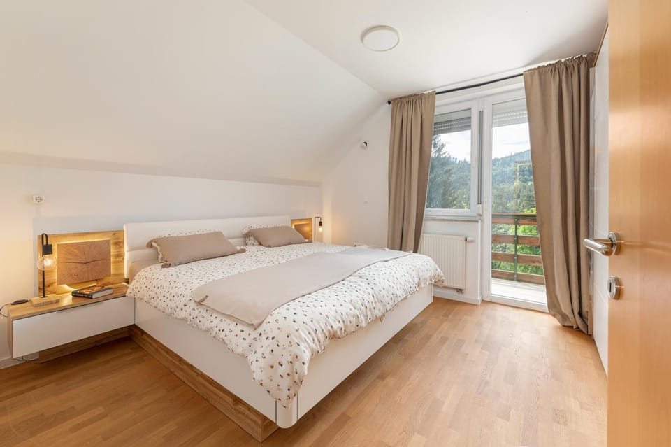 Bed, Natural landscape, Photo of the whole room, Bedroom, Mountain view