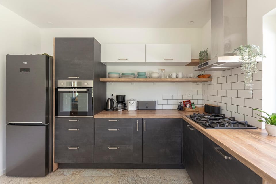 Kitchen or kitchenette, oven, toaster