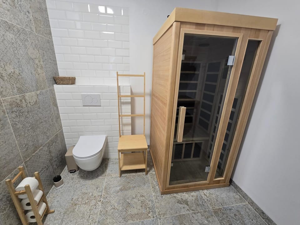 Toilet, Spa and wellness centre/facilities, towels