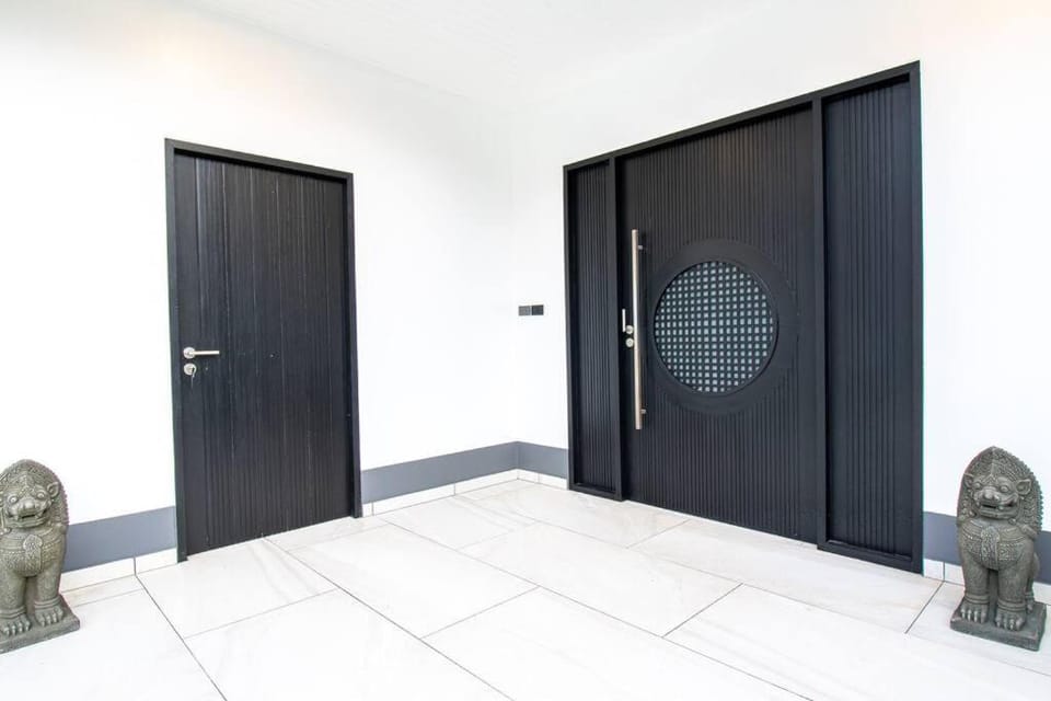 Property building, Facade/entrance