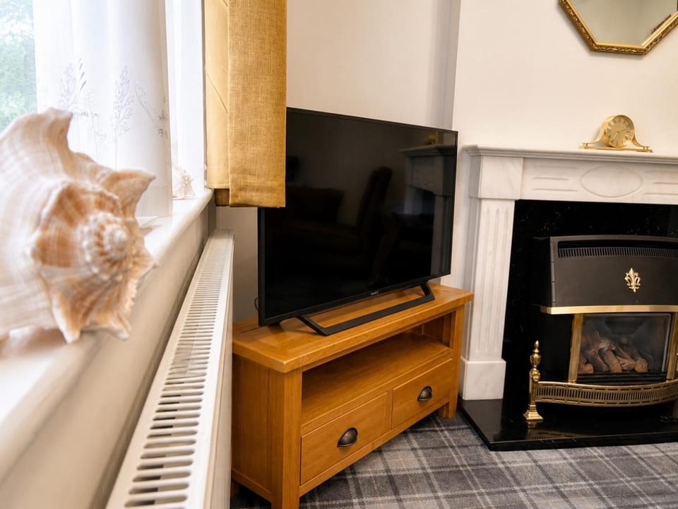 Cheerful 2 Bedroom Home with Off-road parking Apartment in Liverpool