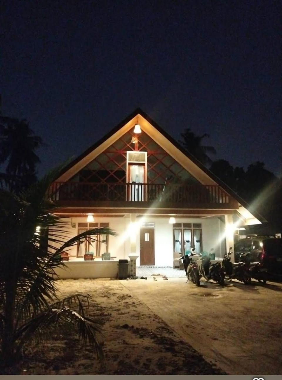 Surf Homestay Katiet surfing barrrels short motorcycle only minute from our places Bintang wave,Lance wave,HTs wave,monkeyWave Hostel in West Sumatra, Indonesia