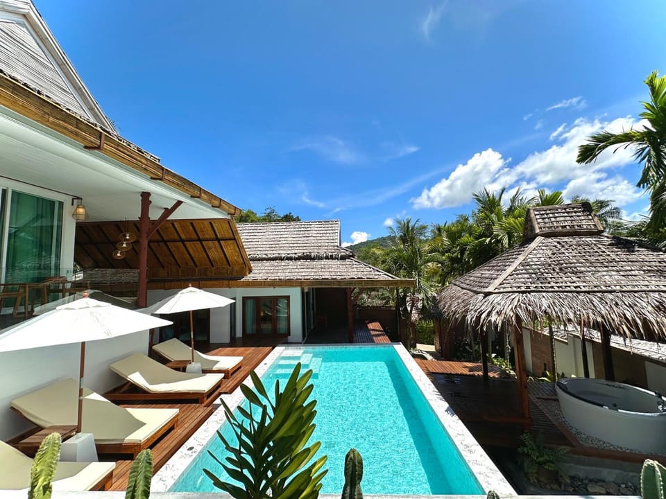 Property building, Garden, Garden view, Pool view, Swimming pool, sunbed