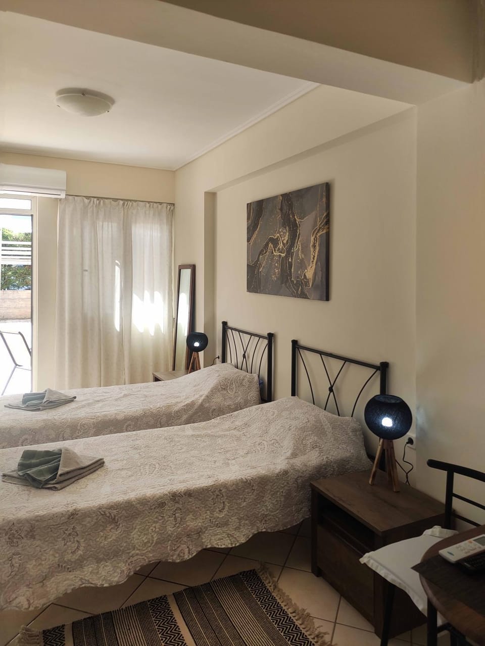 Bed, Bedroom, towels