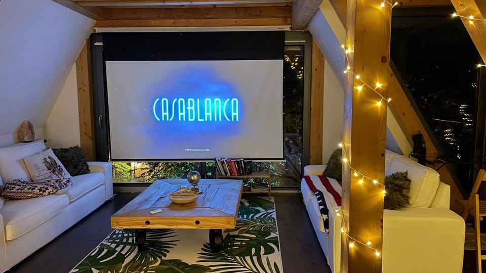 TV and multimedia, Living room, Evening entertainment