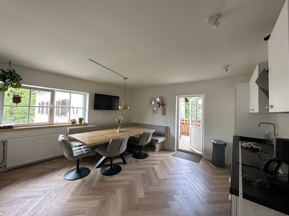 TV and multimedia, Kitchen or kitchenette, Seating area, Dining area