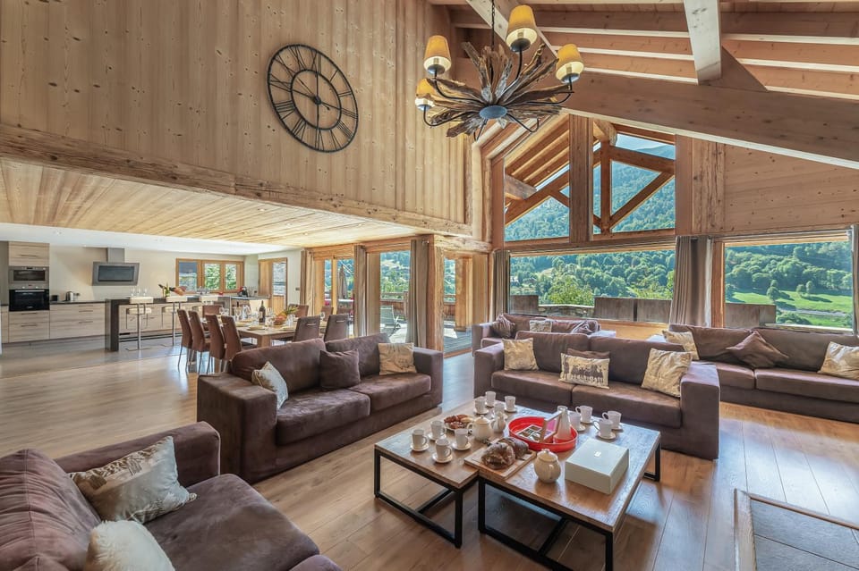 Chalet Kalliste spacieux Meribel 5 min des pistes avec Spa Chalet in Les Allues