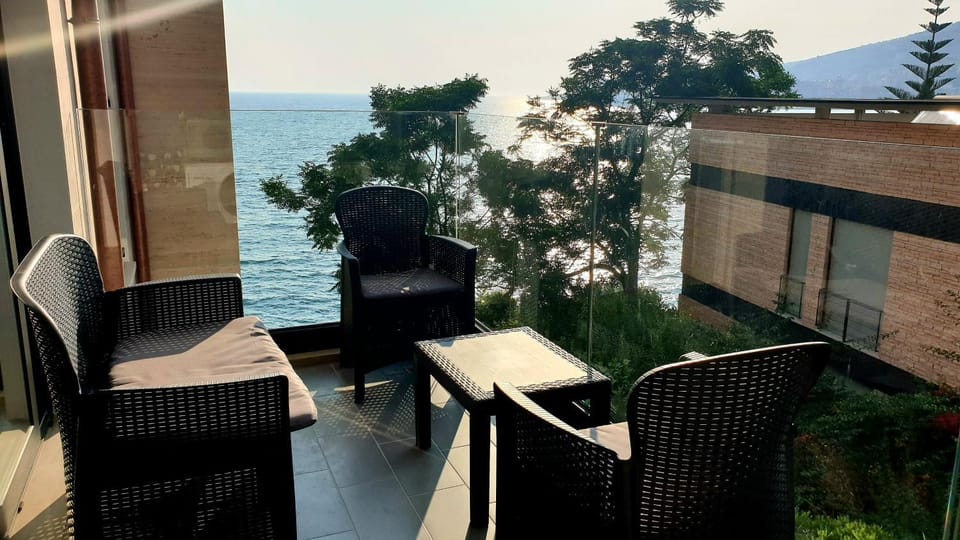Day, View (from property/room), Seating area, Sea view