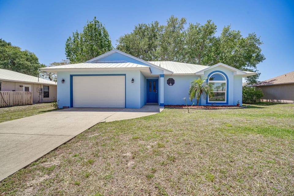 Pet-Friendly Sebastian Home with Porch and Lake View! House in Sebastian