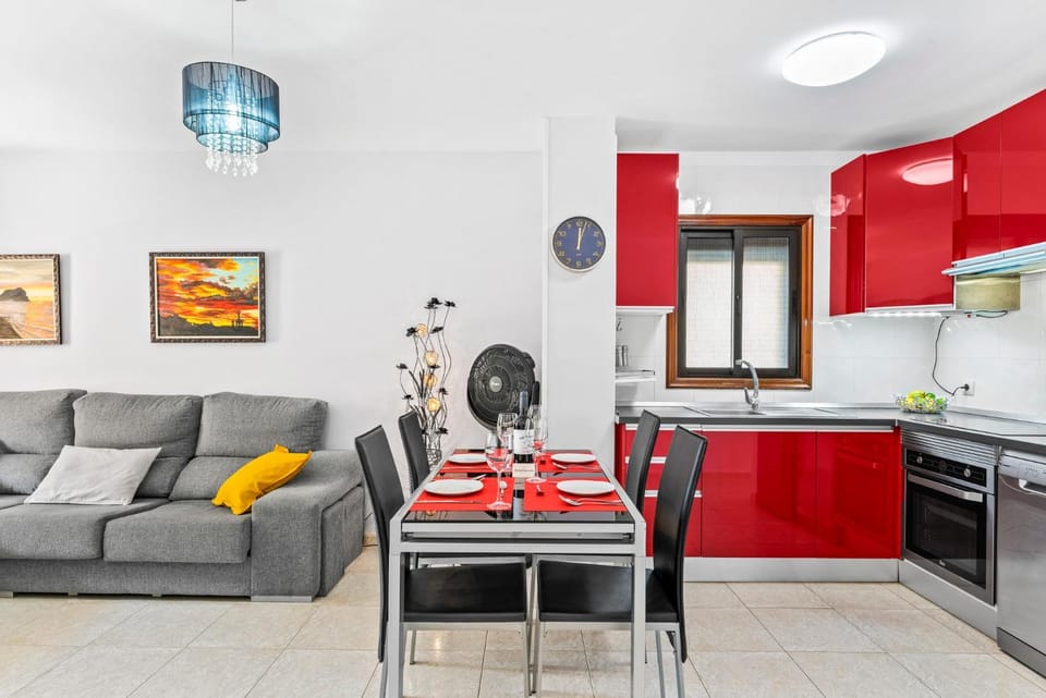 Kitchen or kitchenette, Living room, Dining area, pet friendly, stove
