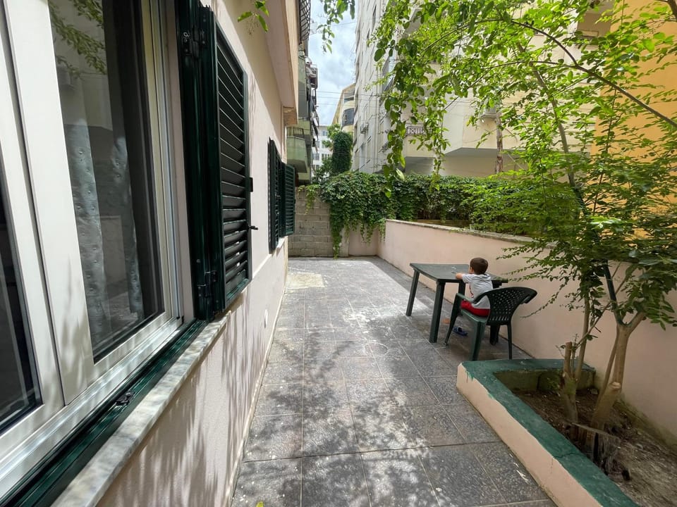 Spring, Day, Garden, Dining area, Garden view