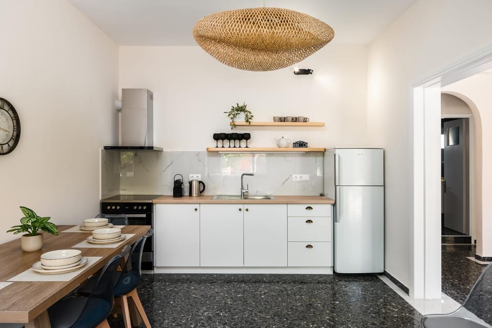 Kitchen or kitchenette, Dining area, pet friendly, stove