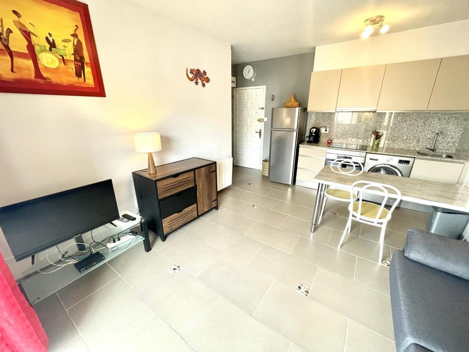 TV and multimedia, Kitchen or kitchenette, Dining area