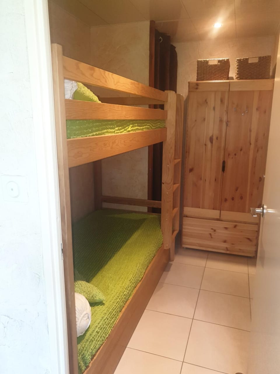 Studio cabine familial, rez de chaussée,piscine et parking privés Cabin in Palavas-les-Flots