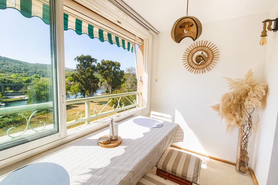 Natural landscape, View (from property/room), Balcony/Terrace, Dining area, Mountain view
