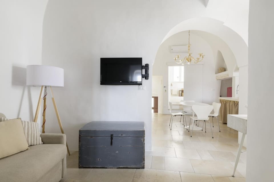 Communal lounge/ TV room, Living room