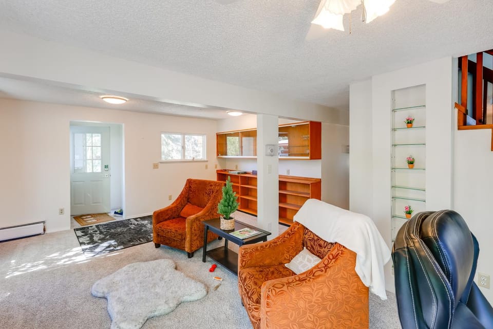 3 Mi to Pioneer Park & University: Spacious Home! House in Fairbanks