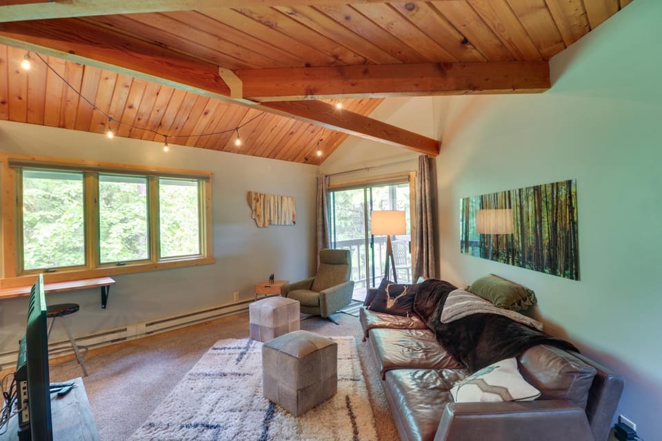 Cozy Resort Condo ~ 2 Mi to Whitefish Mtn Resort! House in Whitefish