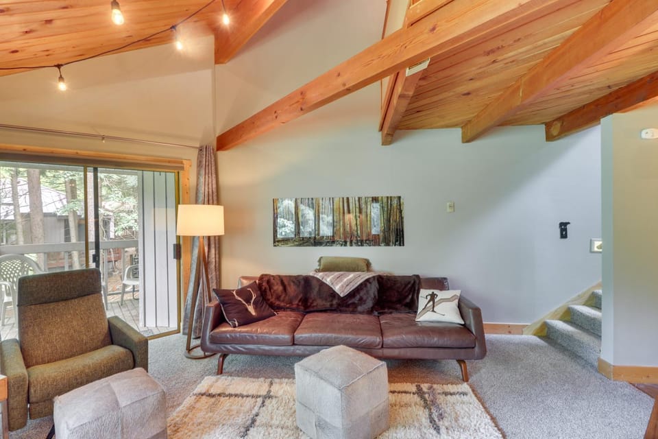 Cozy Resort Condo ~ 2 Mi to Whitefish Mtn Resort! House in Whitefish